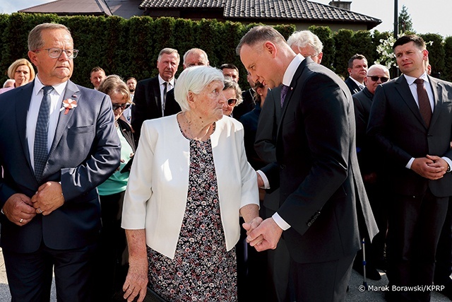 	Andrzej Duda spotkał się z mieszkanką Sułkowic, która przeżyła tragiczne wydarzenia.