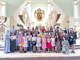 ▲	W pogórskich rekolekcjach wzięły udział 42 dziewczynki. Większość z archidiecezji katowickiej, kilka z diecezji bielsko-żywieckiej i bydgoskiej.