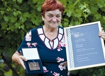 ▲	Laureatom gratulujemy. Na zdjęciu Jadwiga Parecka, która jest wierną czytelniczką „Gościa Niedzielnego”.