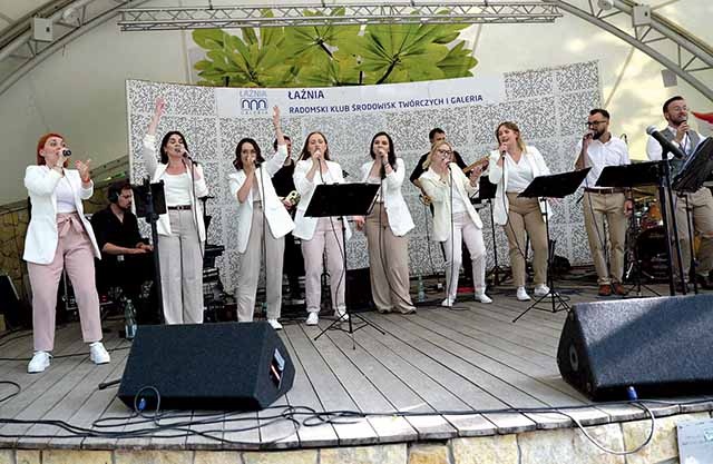 	Grupę tworzą byli stypendyści fundacji,  która jest żywym pomnikiem pontyfikatu  św. Jana Pawła II.