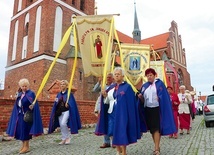 Po Mszy Świętej wierni przeszli wokół kościoła  w procesji eucharystycznej.