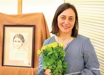 Autorka. W tle św. Edyta Stein.