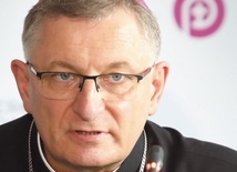 Bp Zadarko: Z faktu, że migracje to sprawa polityki, nie może wynikać ignorowanie losu pojedynczego człowieka