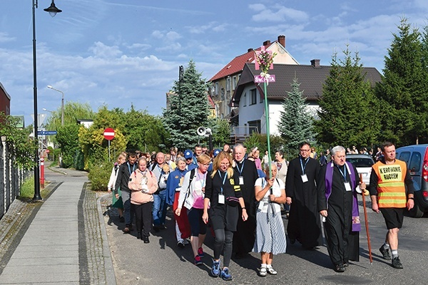 Z Rzepina szło ponad 50 pątników. Nie wszyscy mogli pójść 450 km aż na Jasną Górę, ale wędrowali do Gorzowa lub Rokitna. 