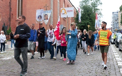 Pątnicy wyruszają spod katedry św. Mikołaja w Elblągu.