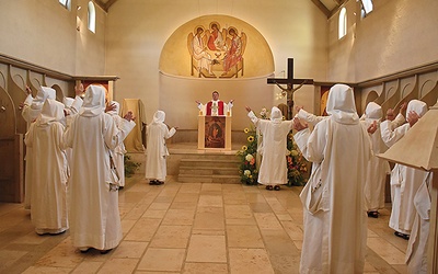 Charyzmat Betlejem naznacza kontemplacja połączona z liturgiczną i braterską komunią.