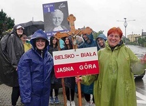 Pielgrzymowali mimo trudności. 