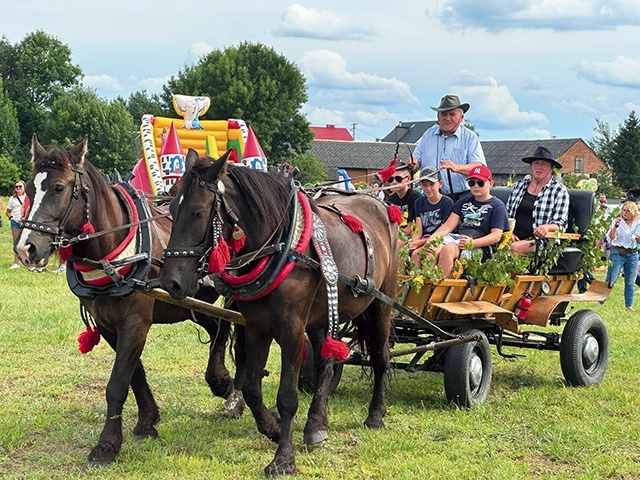 Każdy mógł przejechać się prawdziwym zaprzęgiem.