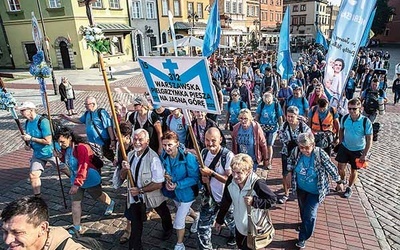 ▲	312. Warszawska Pielgrzymka Piesza przebiega pod hasłem „Sakramenty dają życie”.