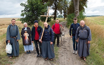 Na każdym rozdrożu członkowie Karawany konsultują z Panem dalszy kierunek wędrowania.