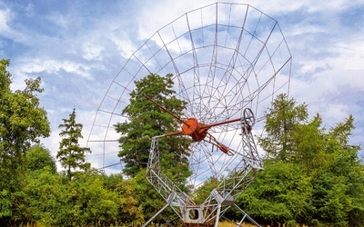 Jeden z trzech zachowanych radioteleskopów z lat 50., który dzięki dr. Wolakowi został poddany renowacji.