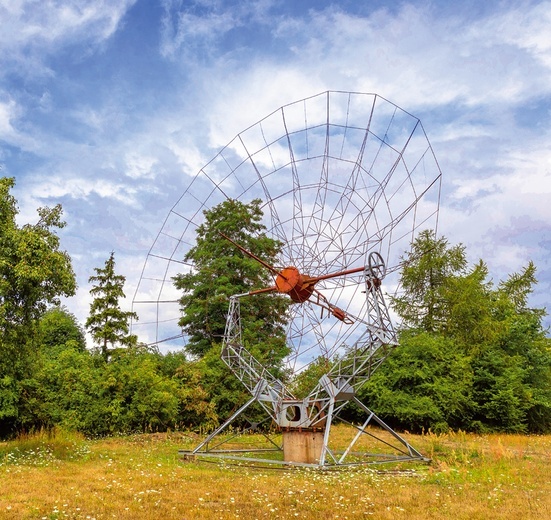 Jeden z trzech zachowanych radioteleskopów z lat 50., który dzięki dr. Wolakowi został poddany renowacji.