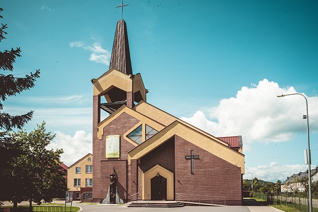 Świątynia według projektu inż. Tomasza Lwa została wybudowana w zaledwie 14 lat.