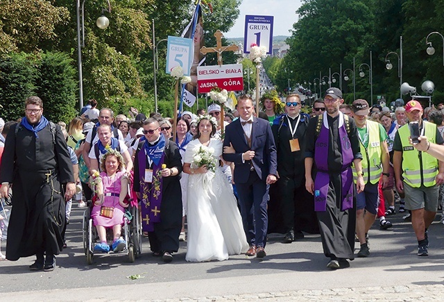 Jasna Góra przywitała ich słońcem.