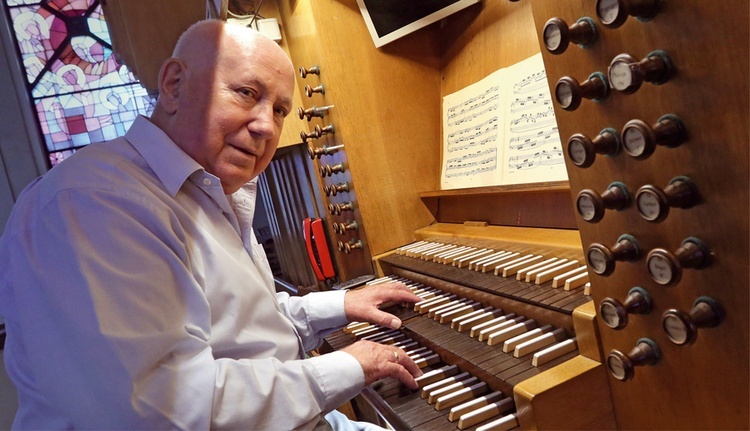 Mieczysław Tuleja (ur. 1945) – organista i pedagog. Od 60 lat nieprzerwanie pracuje w parafii św. Stanisława Kostki i św. Jana Bosko  na Dębnikach w Krakowie.