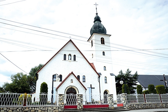 Świątynia wzniesiona w 1923 r. z czasem był rozbudowywana.