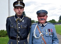 Podczas uroczystości w postać marszałka Piłsudskiego wcielił się Zbigniew Curyl. 