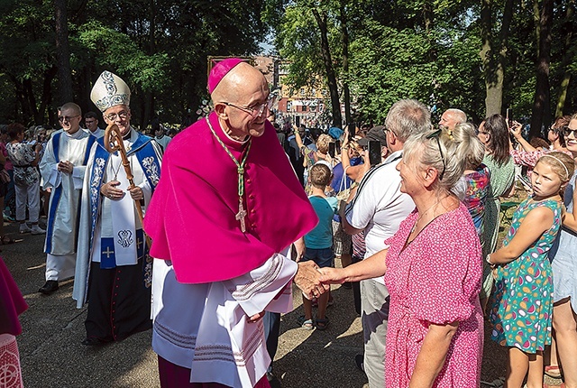 	– Dziękuję wam za waszą wiarę, obecność i za ten Kościół, który macie w sercu i na sercu – powiedział do zebranych abp Adrian Galbas.