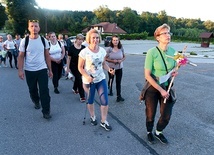 Parafianie w drodze.