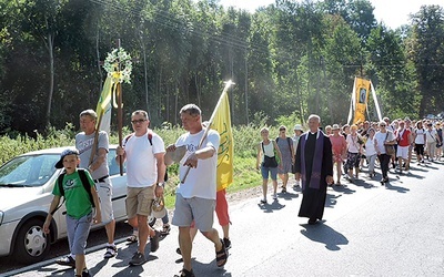 ▲	Z Żychlina do Matki Bożej Suserskiej przyszło ponad 400 osób.