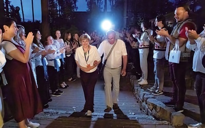 Bukowinianie w strojach ludowych towarzyszyli laudacji prof. Heleny Krasowskiej.