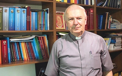 	Ksiądz prof. Stanisław Łabendowicz jest autorem wielu podręczników i publikacji.