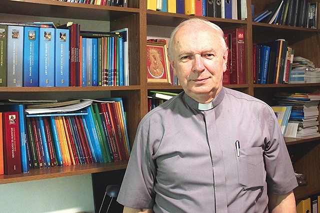 	Ksiądz prof. Stanisław Łabendowicz jest autorem wielu podręczników i publikacji.