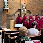 Pieśni kościelne wykonali młodzi śpiewacy z limanowskiej bazyliki.