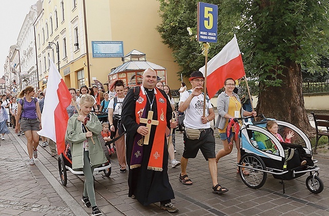 Z Tarnowa wychodzi grupa św. Floriana.