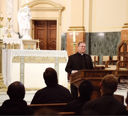 Ksiądz Joshua Rodrigue, rektor Seminarium Notre Dame w Nowym Orleanie.