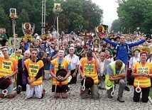 ◄	Pielgrzymi żywieccy weszli do Częstochowy po siedmiodniowej wędrówce.