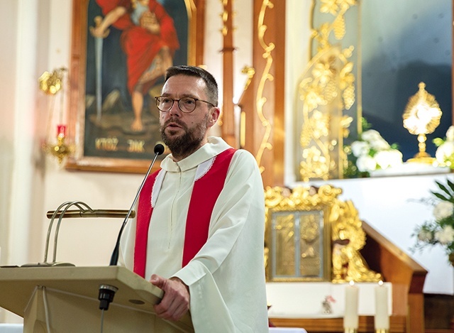 ▲	Gościem sierpniowego spotkania u klarysek był ks. Jarosław Kwiecień.