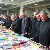 ▲	Spotkanie stało się też okazją do zakupu podręczników i rozejrzenia się po nowościach wydawniczych.