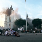 Od lat wojenne dramaty cywilów przypomina Grupa Rekonstrukcji Historycznej Ludności Cywilnej, wielokrotnie włączająca się w różne formy upamiętnienia rocznicy niemieckiej napaści na Polskę.