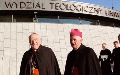 Otwarcie gmachu Wydziału Teologicznego w 2004 r. Od lewej kard. Zenon Grocholewski i abp Damian Zimoń.