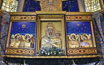 Przed cudownym wizerunkiem Maryi, ukoronowanym 29 lat temu, wierni nadal proszą o Jej wstawiennictwo.