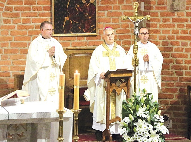 	Uroczystościom przewodniczył elbląski biskup pomocniczy.