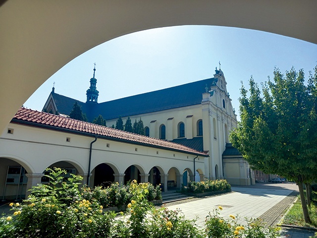 ▲	Cystersi w tym miejscu są obecni nieprzerwanie  od ponad 800 lat.