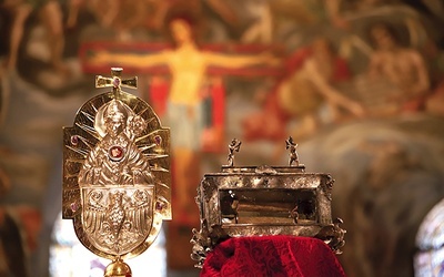 ▲	W bazylice św. Franciszka na ołtarzu znajdowały się relikwiarz świętego przywieziony z Krakowa oraz relikwiarz przechowywany w Asyżu od momentu kanonizacji męczennika.