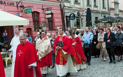 Raz w roku relikwiarz wynoszony jest na ulice Lublina.