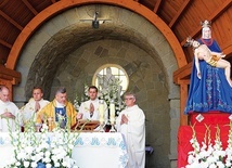 ▼	Mszy św. przewodniczył bp Roman Pindel.