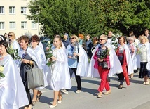 ▲	Podczas drogi, wędrując z relikwiami świętych i błogosławionych, będziemy rozważać tajemnice radosne Różańca.