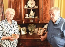 Helena i Wacław Nyczowie z Nietoperka (52 lata małżeństwa) mają wiele pamiątek rodzinnych, ale medal Sprawiedliwy wśród Narodów Świata znajduje się na honorowym miejscu. 