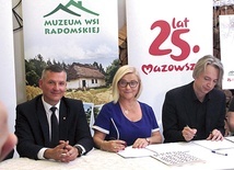 Ilona Jaroszek, Rafał Rajkowski (z lewej) i Grzegorz Dresler.