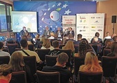▲	Największa konferencja polityczno-gospodarcza w Europie Środkowej i Wschodniej odbywa się co roku we wrześniu w Karpaczu.
