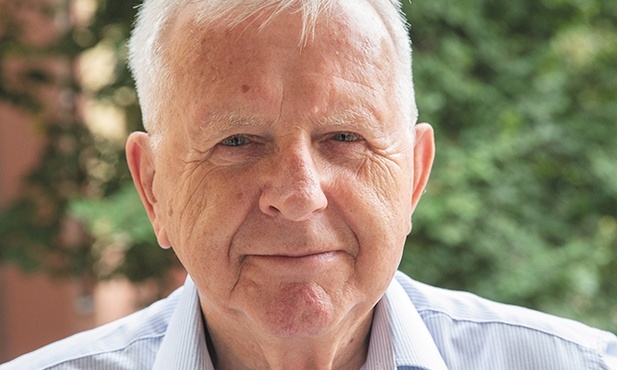 Prof. Antoni Kamiński pracuje w Instytucie Studiów Politycznych PAN. Jest socjologiem, badaczem instytucji polityczno-‑gospodarczych. Po 1989 r. pełnił szereg funkcji państwowych, m.in. w MSZ i MON, był też dyrektorem Polskiego Instytutu Spraw Międzynarodowych. 