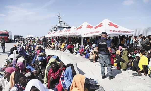 W połowie września  tylko w ciągu 48 godzin  na Lampedusę dotarło prawie 7 tys. migrantów, a Centrum Pierwszej Pomocy dysponuje 600 miejscami.