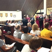 Chórzyści zaśpiewali w kościele Znalezienia Krzyża Świętego.