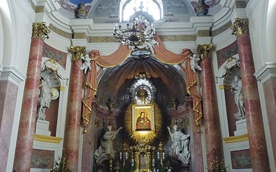 Kaplica maryjna (1723−1726) z dekoracjami stiukowymi (ok. 1875).