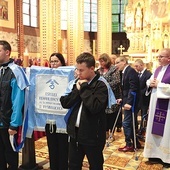 Wspólnota Ośrodka Rehabilitacyjnego w Rusinowicach podczas pożegnania.